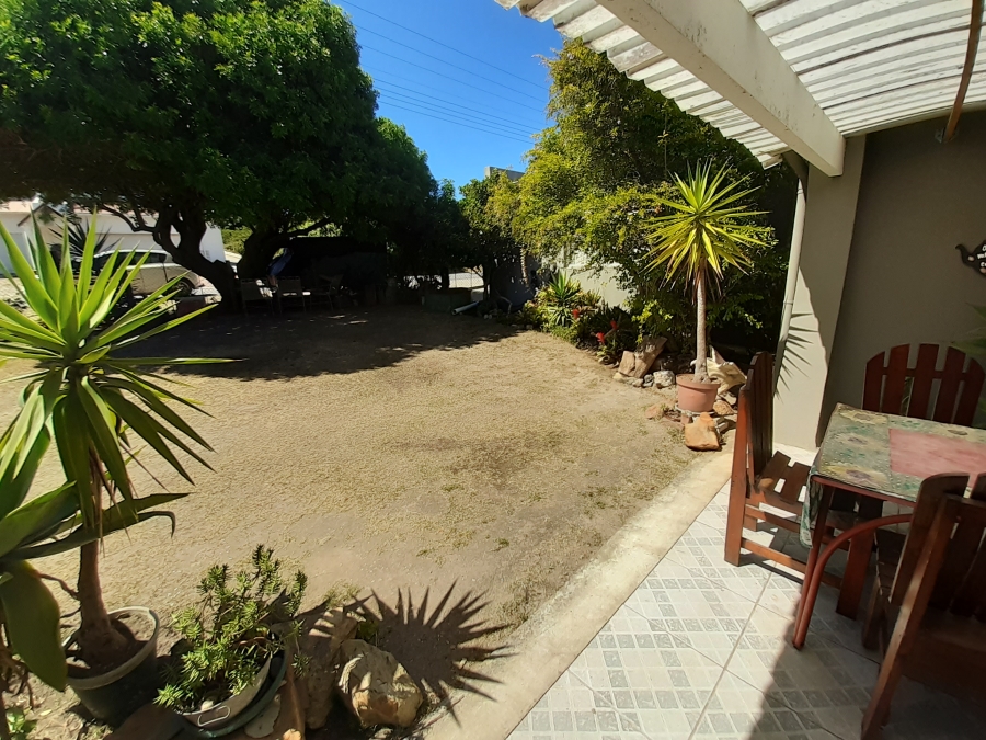 4 Bedroom Property for Sale in Paradise Beach Eastern Cape